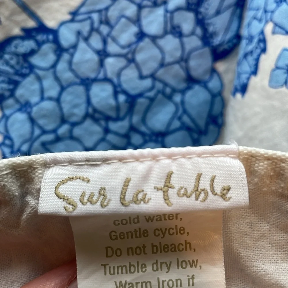 Sur La Table 100% cotton blue hydrangea table runner 14x84”
